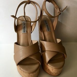 Steve Madden leather wedge in camel  size 7.5